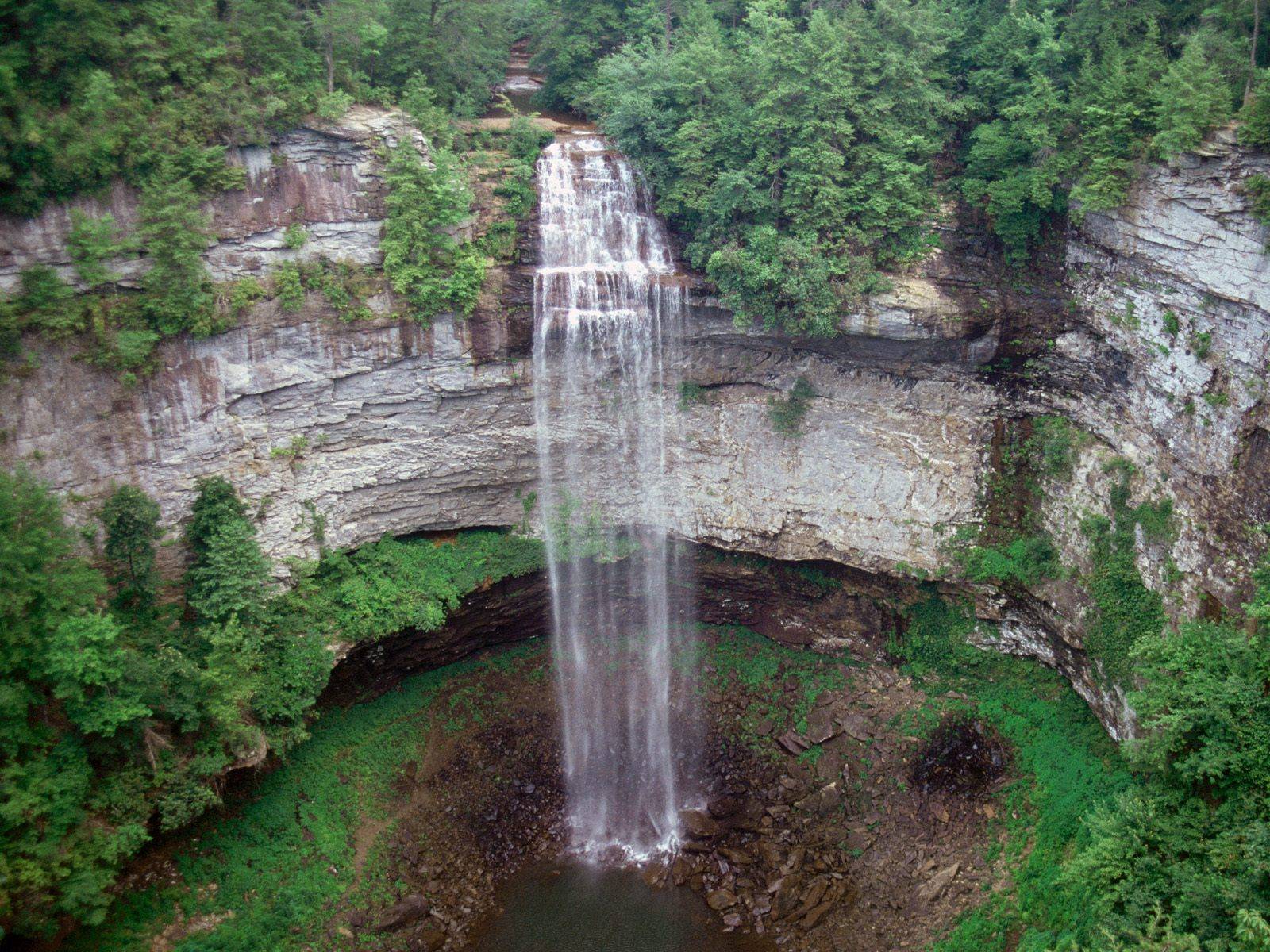 Cumberland Trail : Waterfall seen from trail